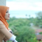 Tutorial Jilbab Segi Empat Sederhana yang Cantik dan Elegan