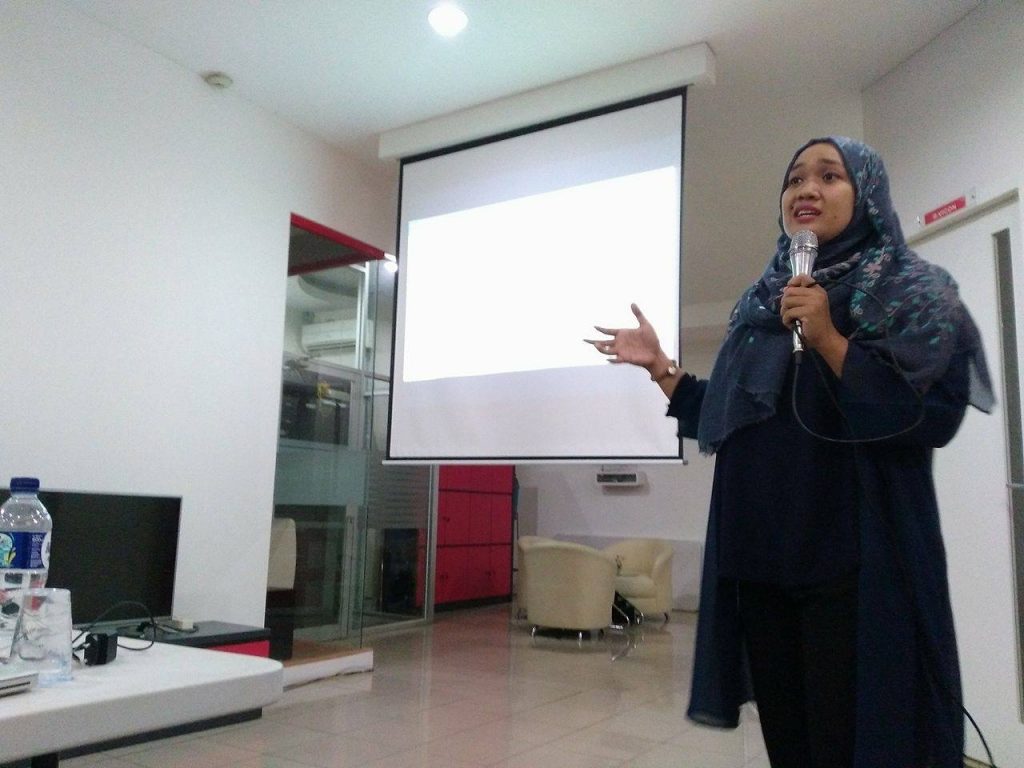 Arisan Ilmu Surabaya: Etika Menulis dan Video Blogging