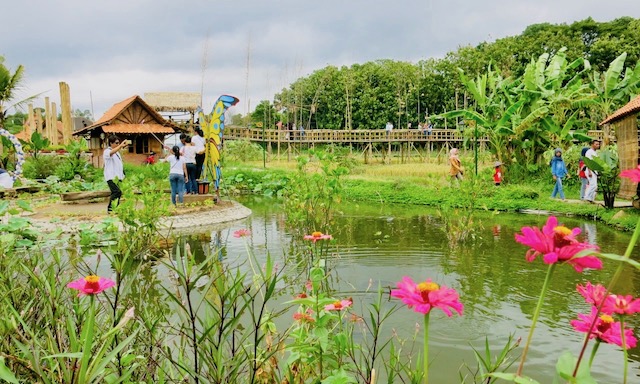 Kampung Flory, Wisata Edukasi