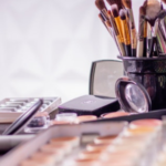 Awas, Jangan Pakai Produk Makeup Kedaluwarsa! Detox Meja Rias Yuk!