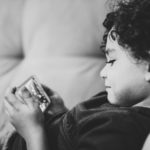 Anak Hobi Main Gadget: Yay or Nay?