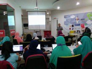 Arisan Ilmu Surabaya: Etika Menulis dan Video Blogging
