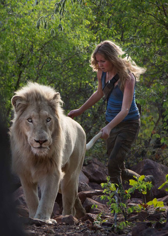 ￼Mia and The White Lion: Persahabatan Indah Manusia dan Singa