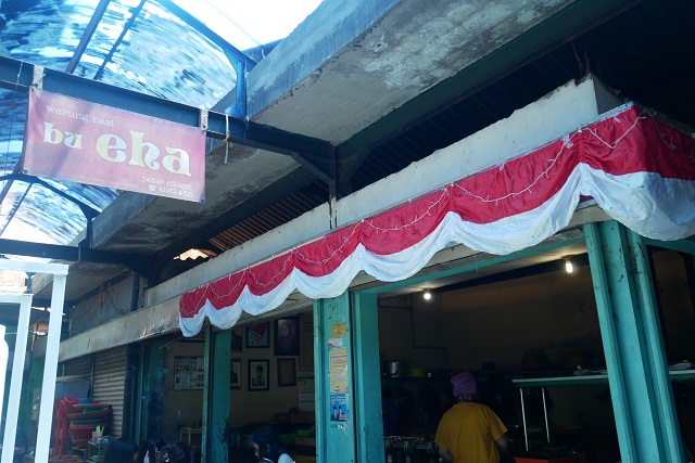 Warung Nasi Bu Eha, Legenda Kuliner Bandung