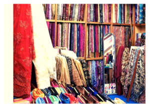 Belanja di Pasar Tanah Abang, Tak Cukup Bawa Dompet Tebal